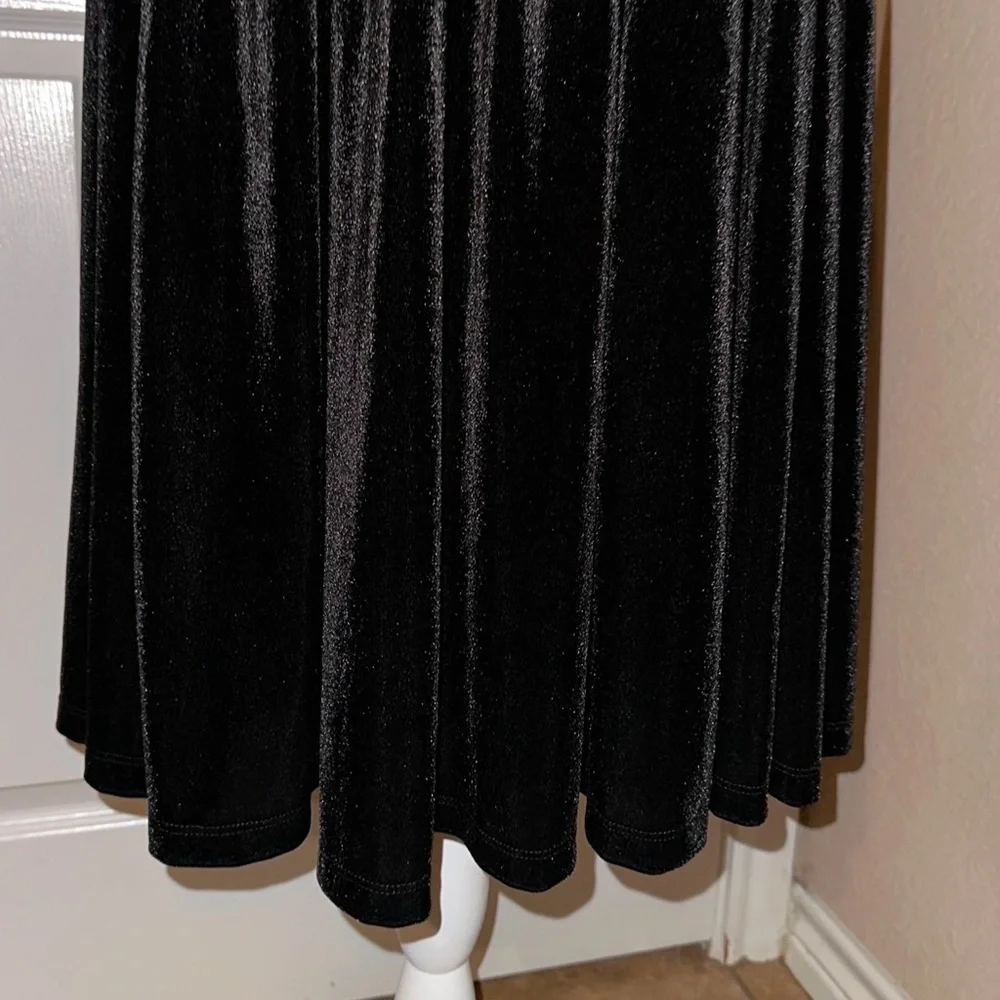 Torrid Black Velvet Surplice Crisscross Back Dress- Size 2-2X - Picture 7 of 13